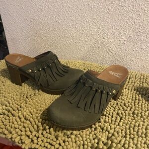 Dansko Olive Fringe Women’s Clog Size 38
